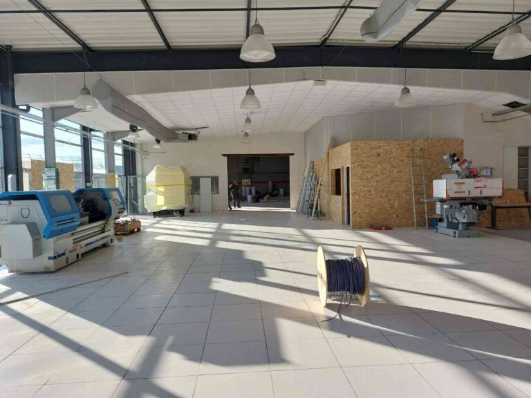 Lire la suite à propos de l’article Salle de classe prête et l’atelier commence à se remplir