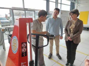 jeune avec la marraine de promo
